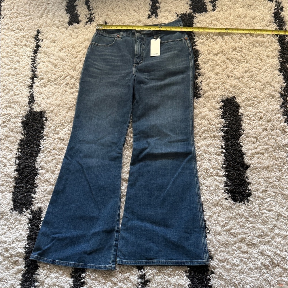 Classic Blue Flared Women's Jeans wrangler